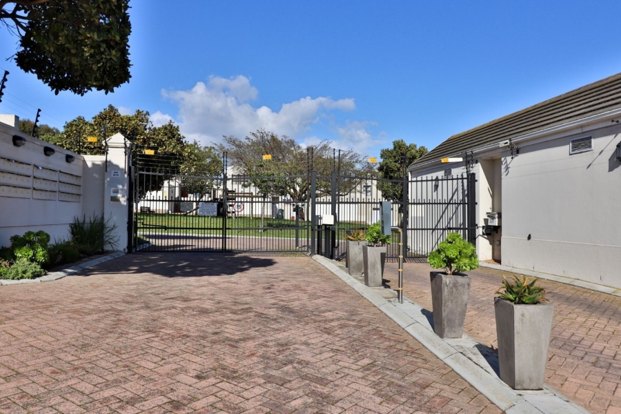 To Let 2 Bedroom Property for Rent in Royal Ascot Western Cape